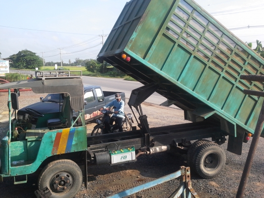 6 ล้อดั้มพ์ มีเกียร์สโลว์ เครื่อง isuzu พื้น คอกเหล็กอย่างดี