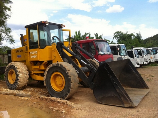 ขายรถตัก วอลโว่ VOLVO L90V เอวอ่อน คันใหญ่
