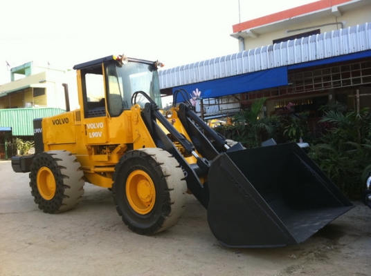 ขายรถตัก วอลโว่ VOLVO L90V เอวอ่อน คันใหญ่