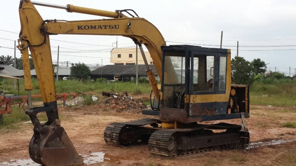 pc60-3 สวยครับ ใช้งานได้เลยครับ  081 4783166 สายตรงครับ