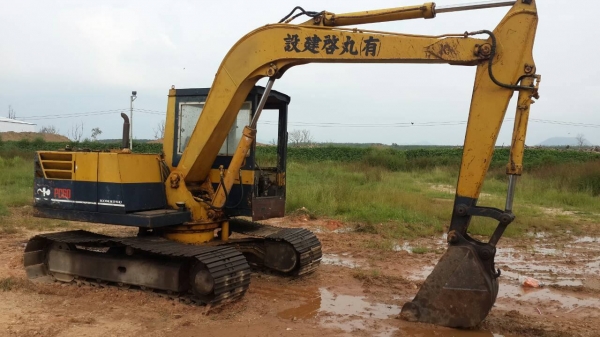 pc60-3 สวยครับ ใช้งานได้เลยครับ  081 4783166 สายตรงครับ