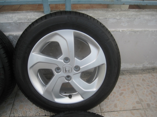 ขายล้อแม็กป้ายแดง Honda city15" พร้อมยางปี14 สนใจติดต่อเล็กคลองสามครับ 081-3747940