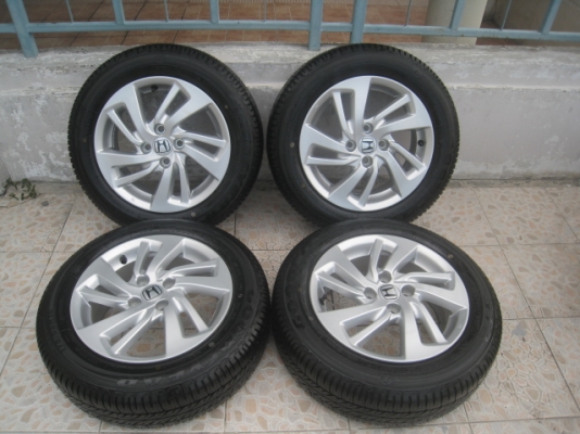 ขายล้อแม็กป้ายแดง New jazz 15" พร้อมยางปี14 สนใจติดต่อเล็กคลองสามครับ 081-3747940