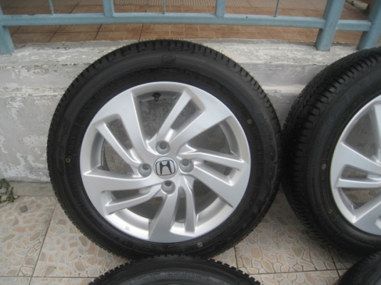 ขายล้อแม็กป้ายแดง New jazz 15" พร้อมยางปี14 สนใจติดต่อเล็กคลองสามครับ 081-3747940