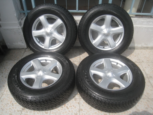 ขายล้อแม็กป้ายแดง D-max 17" พร้อมยางปี14สนใจติดต่อเล็กคลองสามครับ 081-3747940