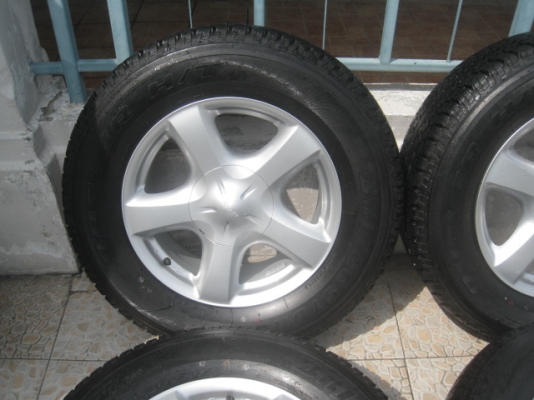 ขายล้อแม็กป้ายแดง D-max 17" พร้อมยางปี14สนใจติดต่อเล็กคลองสามครับ 081-3747940