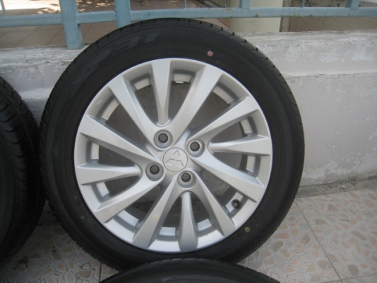 ขายล้อแม็ก mitsu attrage 15" พร้อมยางปี13 สนใจติดต่อเล็กคลองสามครับ 081-3747940