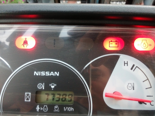 ขาย Nissan 3 ตัน ดีเซล เกียร์ออโต้เสา 3 เมตร ฟลูฟรี งาสไลน์  081-3535-948