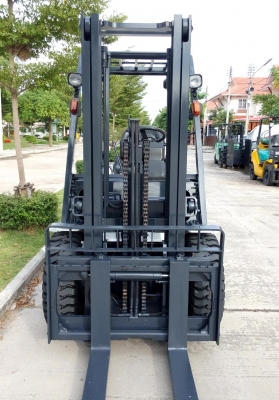 ขาย Nissan 3 ตัน ดีเซล เกียร์ออโต้เสา 3 เมตร ฟลูฟรี งาสไลน์  081-3535-948