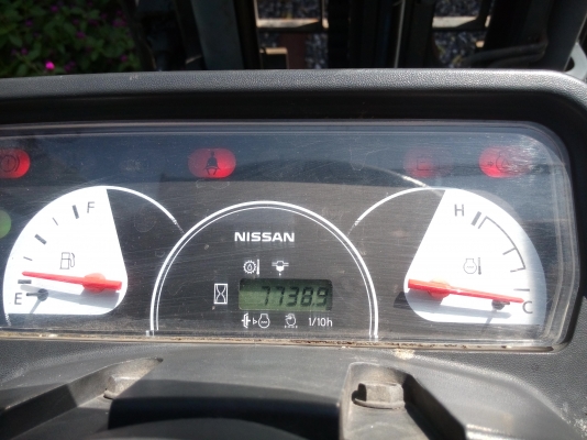 ขาย Nissan 3 ตัน ดีเซล เกียร์ออโต้เสา 3 เมตร ฟลูฟรี งาสไลน์  081-3535-948