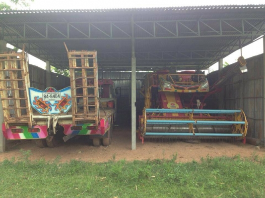 ขายรถเกี่ยวข้าวพร้อมเทรลเลอร์ 10 ล้อ เกษตรพัฒนา อุ้ม 2.5 ตัน รุ่นปลดหนี้ตัวใหญ่ ปี 53 พร้อมเทรลเลอร์ หลงฟูโซ้ 10 ล้อ 2 เพลา  หน้าเกียว 3 เมตร