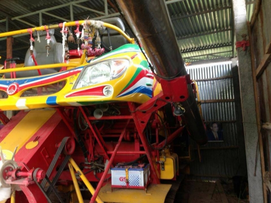 ขายรถเกี่ยวข้าวพร้อมเทรลเลอร์ 10 ล้อ เกษตรพัฒนา อุ้ม 2.5 ตัน รุ่นปลดหนี้ตัวใหญ่ ปี 53 พร้อมเทรลเลอร์ หลงฟูโซ้ 10 ล้อ 2 เพลา  หน้าเกียว 3 เมตร