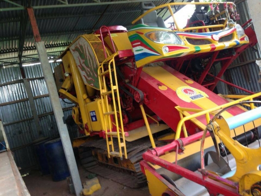 ขายรถเกี่ยวข้าวพร้อมเทรลเลอร์ 10 ล้อ เกษตรพัฒนา อุ้ม 2.5 ตัน รุ่นปลดหนี้ตัวใหญ่ ปี 53 พร้อมเทรลเลอร์ หลงฟูโซ้ 10 ล้อ 2 เพลา  หน้าเกียว 3 เมตร