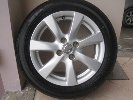 ขายล้อแม็ก nissan almera 15" พร้อมยางปี13 สนใจติดต่อเล็กคลองสามครับ 081-3747940
