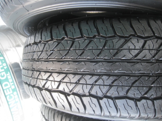 ขายยางป้ายแดง 255/70r16 dunlop at20 grandtrek ยางผลิตปี 13 สนใจติดต่อเล็กคลองสามครับ 081-3747940