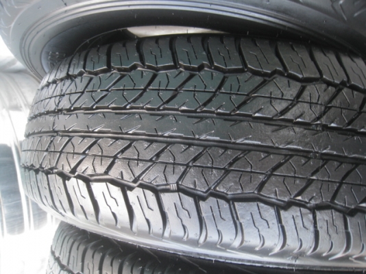 ขายยางป้ายแดง 255/70r16 dunlop at20 grandtrek ยางผลิตปี 13 สนใจติดต่อเล็กคลองสามครับ 081-3747940
