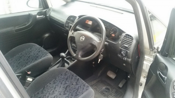 CHEVROLET ZAFIRA ปี 2001 มือเดียวออกห้าง รถสวย ARIBAG คู่หน้า ติดแก็ส LPG หัวฉีด ถังโดนัทใต้ท้อง ติดแก็สจากศูนย์ กระจกไฟฟ้า ล้อ MAX พวงมาลัยพาวเวอร์ แอร์เย็น เบาะหนังสภาพดี เครื่องวิ่งดีมาก ช่วงล่างดี ภายในสภาพสวย สีสวย รถพร้อมใช้งาน จัดไฟแนนได้