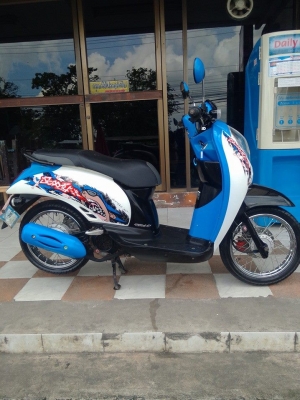Honda Scoopy i ปี 2555 สีขาว น้ำเงิน ลาย Active Boy รถสวย ประหยัดน้ำมัน Honda Scoopy i ปี 2555 สีขาว น้ำเงิน ลาย Active Boy รถสวย ประหยัดน้ำมัน