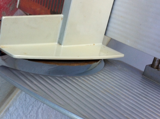 เครื่องสไลด์ยี่ห้อ GRAEFของเยรมัน หั่น เนื้อ พืชผัก ให้เป็นชิ้นตามขนาดความหนาบางที่ต้องการได้ ได้งานที่เร็ว