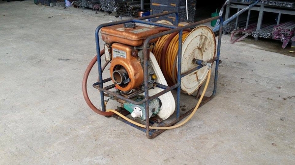 เครื่องฉีดยาแรงดัน KAWAZAKI พร้อมสายฉีด  เก่าญี่ปุ่น สภาพดี เครื่องพร้อมใช้งาน สายยาว 100 เมตร