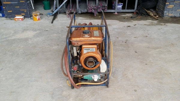 เครื่องฉีดยาแรงดัน KAWAZAKI พร้อมสายฉีด  เก่าญี่ปุ่น สภาพดี เครื่องพร้อมใช้งาน สายยาว 100 เมตร