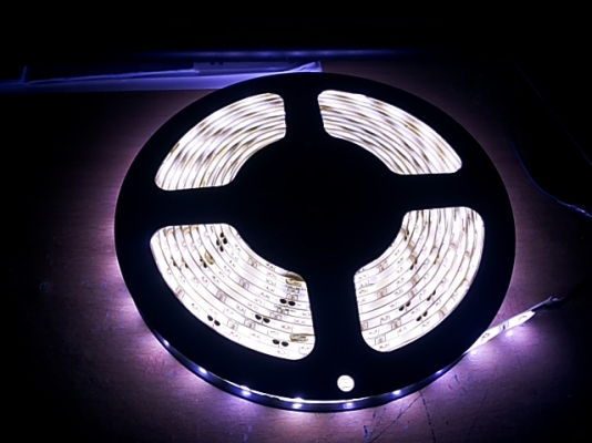 LED สีขาว สีเขียว แบบเส้น ยาว 5 เมตร กันน้ำ ราคาถูก