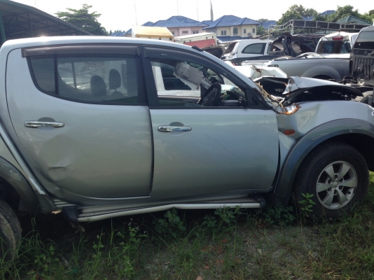 ขายซาก MITSUBISHI TRITON 4ประตู ปี07 ทะเบียนโอนลอย เครื่องเกียร์สวยๆ