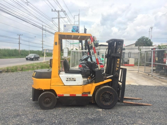 ขายรถยกเก่าญี่ปุ่น 2.5 ตัน 3 เมตร ดีเซลเครื่องอีซูซู 185,000 บาท 094-4267888 จะเด็ด