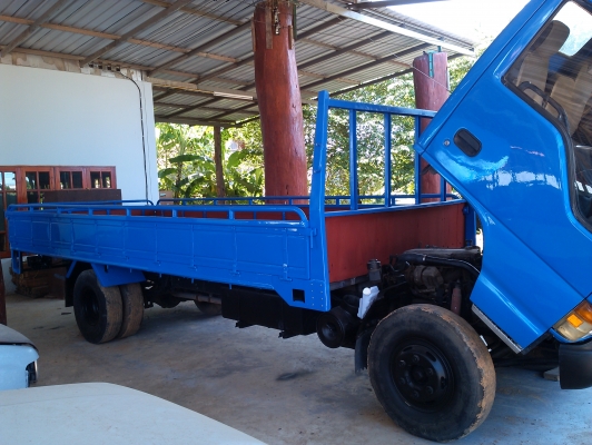 รถบรรทุก 6 ล้อ