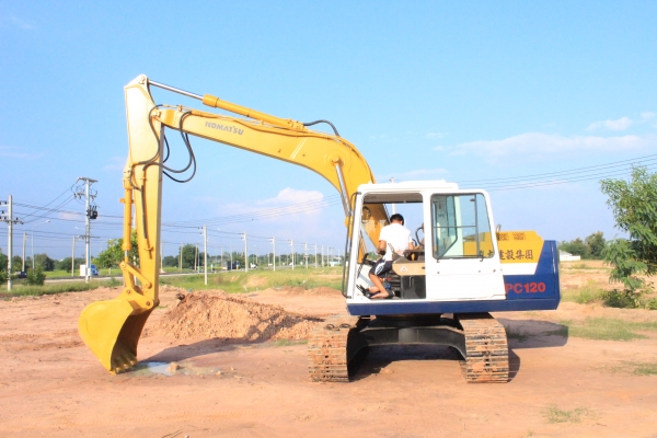 ขายรถแม็คโคเก่านอก KOMATSU 120-5 คอนโทรลสั้น ยังไม่เคยใช้งานในไทย