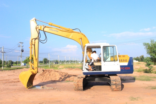 ขายรถแม็คโคเก่านอก KOMATSU 120-5 คอนโทรลสั้น ยังไม่เคยใช้งานในไทย