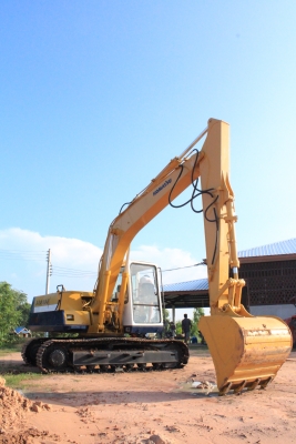 ขายรถแม็คโคเก่านอก KOMATSU 120-5 คอนโทรลสั้น ยังไม่เคยใช้งานในไทย