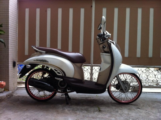 ขออนุญาติขาย HONDA Scoopy-i 110 สีขาวมุก แต่งสวยครับ ขออนุญาติขาย HONDA Scoopy-i 110 สีขาวมุก แต่งสวยครับ