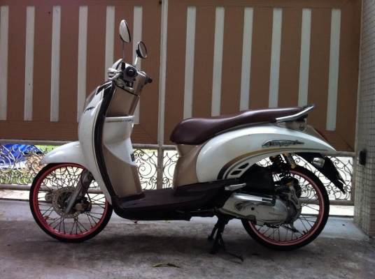 ขออนุญาติขาย HONDA Scoopy-i 110 สีขาวมุก แต่งสวยครับ ขออนุญาติขาย HONDA Scoopy-i 110 สีขาวมุก แต่งสวยครับ