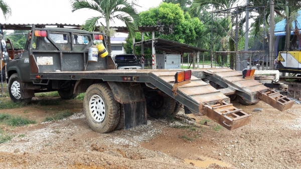 6ล้อท้ายลาด160แรง..NISSAN สภาพสวย ยางเต็ม เล่มพร้อม...รถเดิมๆยกเว้นสี..