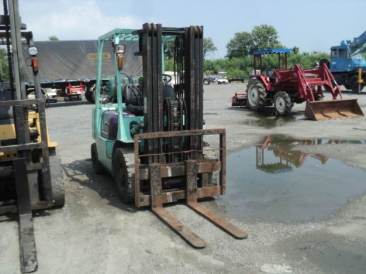 ขายรถยก2ตัน.เสา3ท่อน4.6เมตร.เข้าตู้