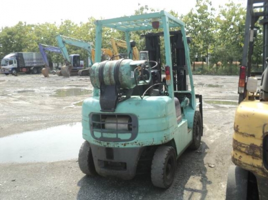 ขายรถยก2ตัน.เสา3ท่อน4.6เมตร.เข้าตู้