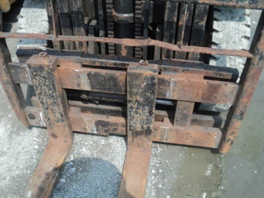 ขายรถยก2ตัน.เสา3ท่อน4.6เมตร.เข้าตู้