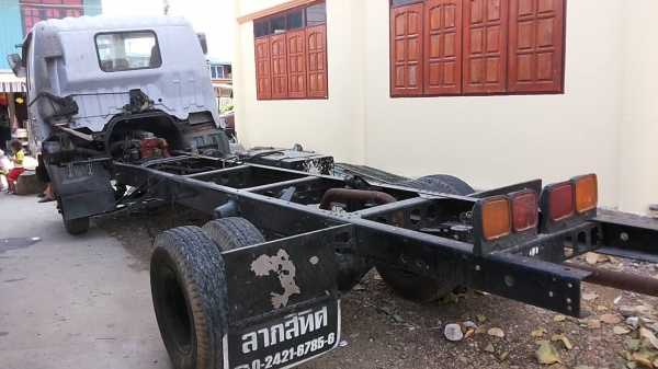 ***ขายแล้วครับขอบคุณ Truck2hand ขายหัวคัสซี6ล้อสวยๆเลี่ยมๆ HINO FC2WHLZ WO4D-120HP ปี38 เครื่องเดิมเกียร์เดิม หัวสมอเงินสวยๆ เครื่องแน่นๆ แห้งๆ ไม่มีเยิ้ม เกียร์ดีไม่หลุด ช่วงล่างใหญ่ คัสซีสวยเดิมกริ๊ปๆ ไม่มีบวม เลี่ยมๆทั้งเส้น ยาว 5.50ม. หัวเก๋งสวยบาง หั