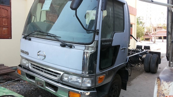 ***ขายแล้วครับขอบคุณ Truck2hand ขายหัวคัสซี6ล้อสวยๆเลี่ยมๆ HINO FC2WHLZ WO4D-120HP ปี38 เครื่องเดิมเกียร์เดิม หัวสมอเงินสวยๆ เครื่องแน่นๆ แห้งๆ ไม่มีเยิ้ม เกียร์ดีไม่หลุด ช่วงล่างใหญ่ คัสซีสวยเดิมกริ๊ปๆ ไม่มีบวม เลี่ยมๆทั้งเส้น ยาว 5.50ม. หัวเก๋งสวยบาง หั