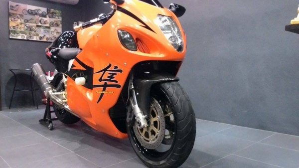 (ขาย) HAYABUSA 1300 ปี2000 สรรพสามิตแท้ครบ ราคาเพียง 182000 บาท