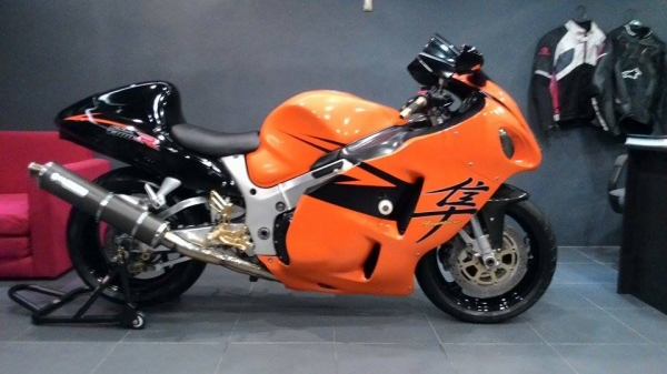 (ขาย) HAYABUSA 1300 ปี2000 สรรพสามิตแท้ครบ ราคาเพียง 182000 บาท