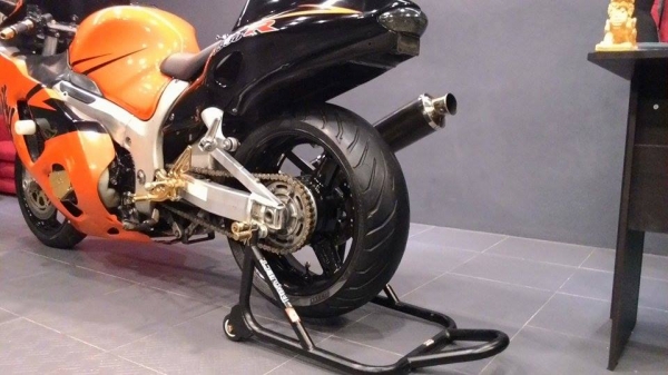 (ขาย) HAYABUSA 1300 ปี2000 สรรพสามิตแท้ครบ ราคาเพียง 182000 บาท