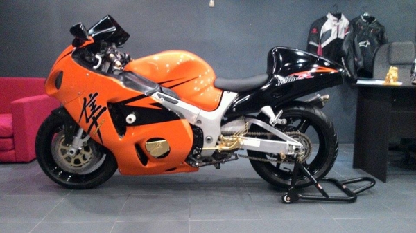 (ขาย) HAYABUSA 1300 ปี2000 สรรพสามิตแท้ครบ ราคาเพียง 182000 บาท