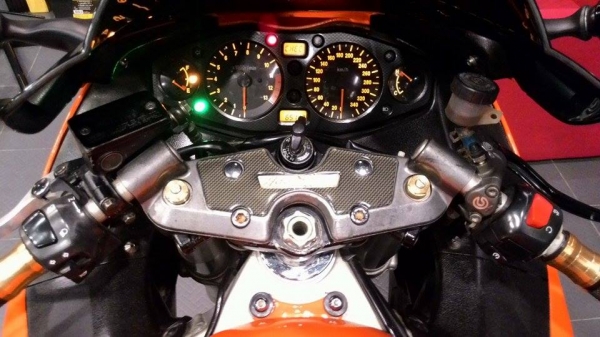 (ขาย) HAYABUSA 1300 ปี2000 สรรพสามิตแท้ครบ ราคาเพียง 182000 บาท