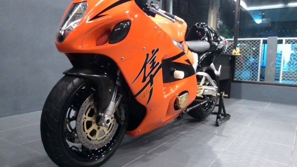 (ขาย) HAYABUSA 1300 ปี2000 สรรพสามิตแท้ครบ ราคาเพียง 182000 บาท