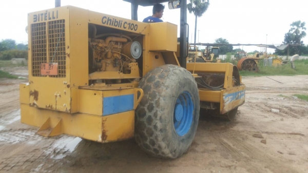 ขายด่วนครับ รถบด 3 ล้อ CHILI C100 เอกสาร เล่มทะเบียน พร้อมใช้ครับ ขายด่วนครับ รถบด 3 ล้อ CHILI C100 เอกสาร เล่มทะเบียน พร้อมใช้ครับ