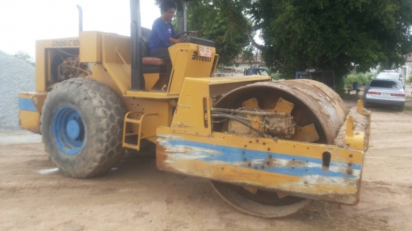 ขายด่วนครับ รถบด 3 ล้อ CHILI C100 เอกสาร เล่มทะเบียน พร้อมใช้ครับ