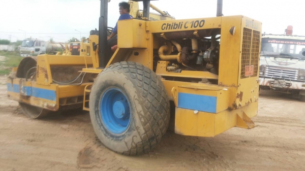 ขายด่วนครับ รถบด 3 ล้อ CHILI C100 เอกสาร เล่มทะเบียน พร้อมใช้ครับ ขายด่วนครับ รถบด 3 ล้อ CHILI C100 เอกสาร เล่มทะเบียน พร้อมใช้ครับ