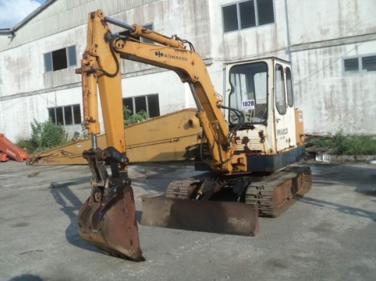 ขายรถขุดKOMATSU PC 40-1(FROM-JAPAN)มีเอกสารแจ้งจำหน่ายโอนลอยถ้าทำสีด้วย250000